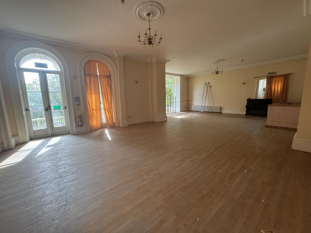 Lot: 82 - MANSION VILLA LOCATED IN CITY CENTRE PARK - Ceremony room